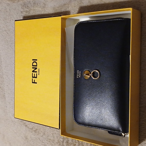 💯% Authentic FENDI Wallet - Picture 2 of 8